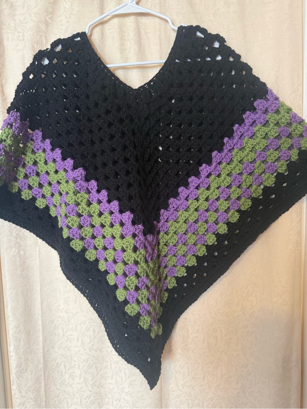 Halloween Crochet Poncho Sweater, Winter Wear, Women’s sz Large Black and Purple